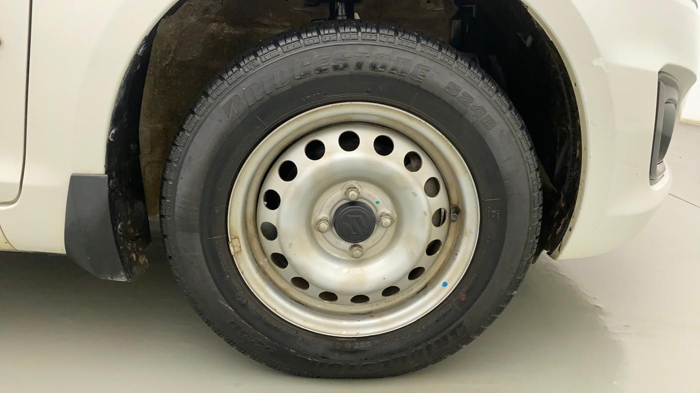 2015 Maruti Swift LXI, Petrol, Manual, 34,526 km, Right Front Wheel