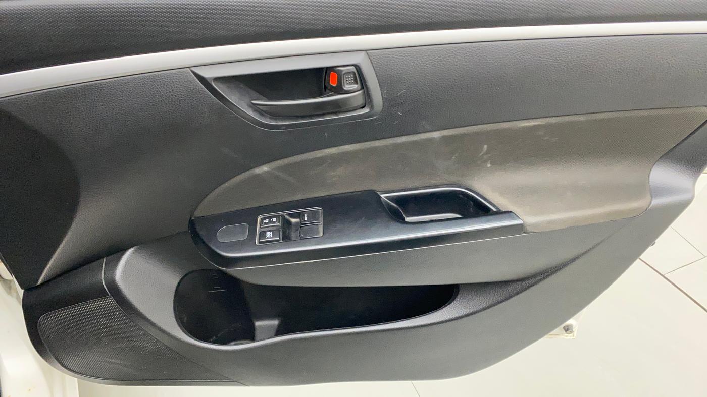 2015 Maruti Swift LXI, Petrol, Manual, 34,526 km, Driver Side Door Panels Control