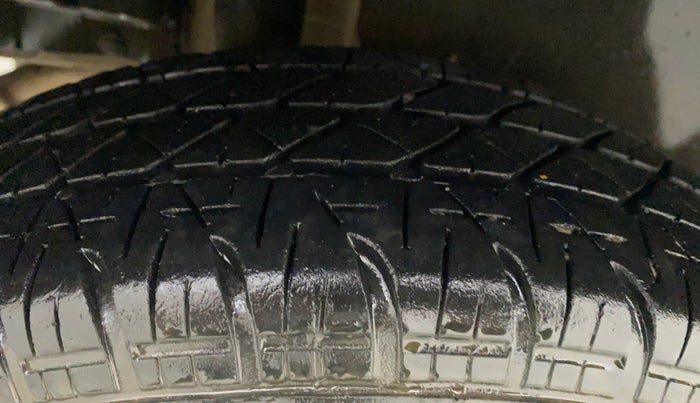 2015 Maruti Swift LXI, Petrol, Manual, 34,526 km, Right Rear Tyre Tread