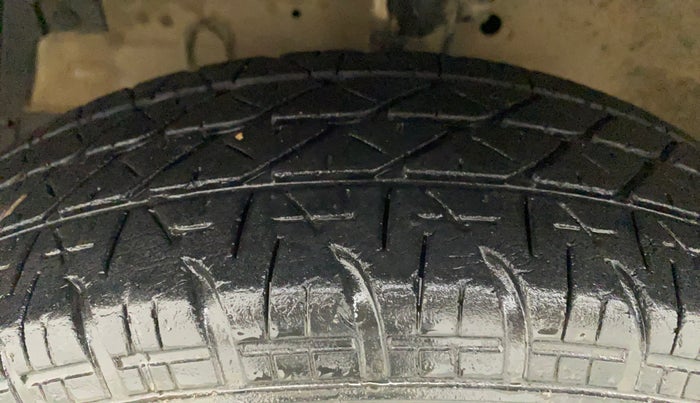 2015 Maruti Swift LXI, Petrol, Manual, 34,526 km, Left Front Tyre Tread