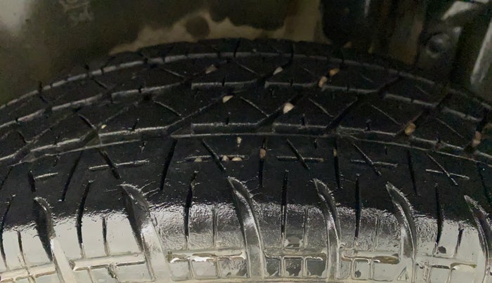 2015 Maruti Swift LXI, Petrol, Manual, 34,526 km, Left Rear Tyre Tread