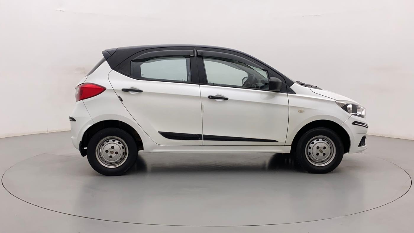 2017 Tata Tiago XM PETROL, Petrol, Manual, 29,795 km, Right Side View