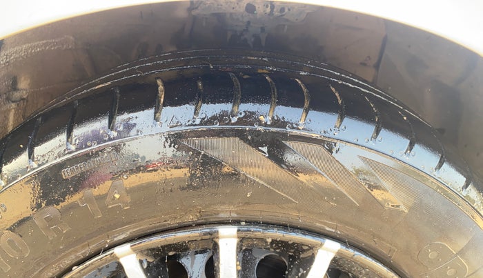 2018 Hyundai Grand i10 MAGNA 1.2 KAPPA VTVT, Petrol, Manual, 1,11,736 km, Right Front Tyre Tread