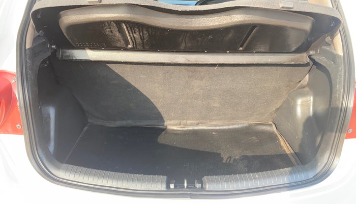 2018 Hyundai Grand i10 MAGNA 1.2 KAPPA VTVT, Petrol, Manual, 1,11,736 km, Boot Inside