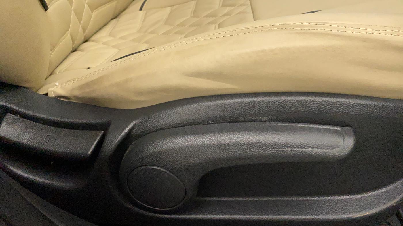 2019 Hyundai Elite i20 SPORTZ PLUS 1.2, Petrol, Manual, 6,970 km, Driver Side Adjustment Panel