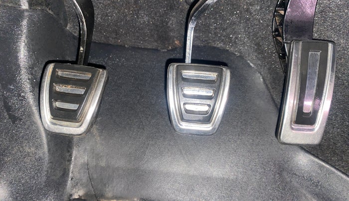 2022 Skoda KUSHAQ STYLE 1.0L TSI MT, Petrol, Manual, 33,412 km, Pedals