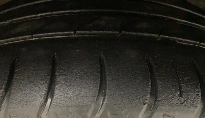 2022 Skoda KUSHAQ STYLE 1.0L TSI MT, Petrol, Manual, 33,412 km, Left Front Tyre Tread
