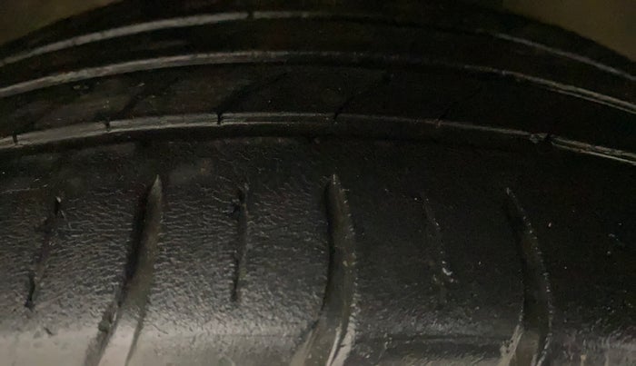 2022 Skoda KUSHAQ STYLE 1.0L TSI MT, Petrol, Manual, 33,412 km, Right Front Tyre Tread