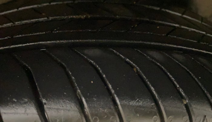 2022 Skoda KUSHAQ STYLE 1.0L TSI MT, Petrol, Manual, 33,412 km, Left Rear Tyre Tread