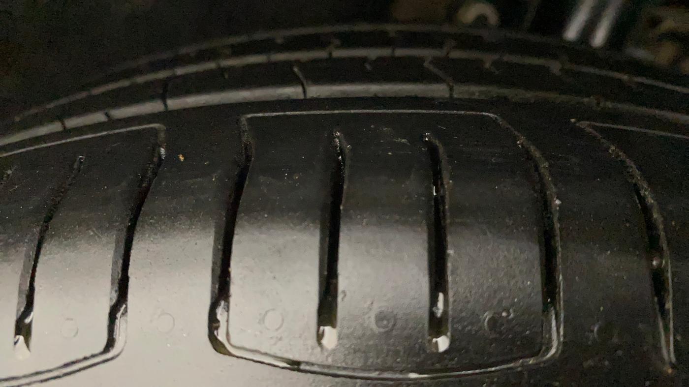 2018 Volkswagen Ameo COMFORTLINE 1.0L, Petrol, Manual, 47,592 km, Left Front Tyre Tread