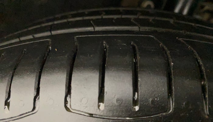 2018 Volkswagen Ameo COMFORTLINE 1.0L, Petrol, Manual, 47,592 km, Left Front Tyre Tread