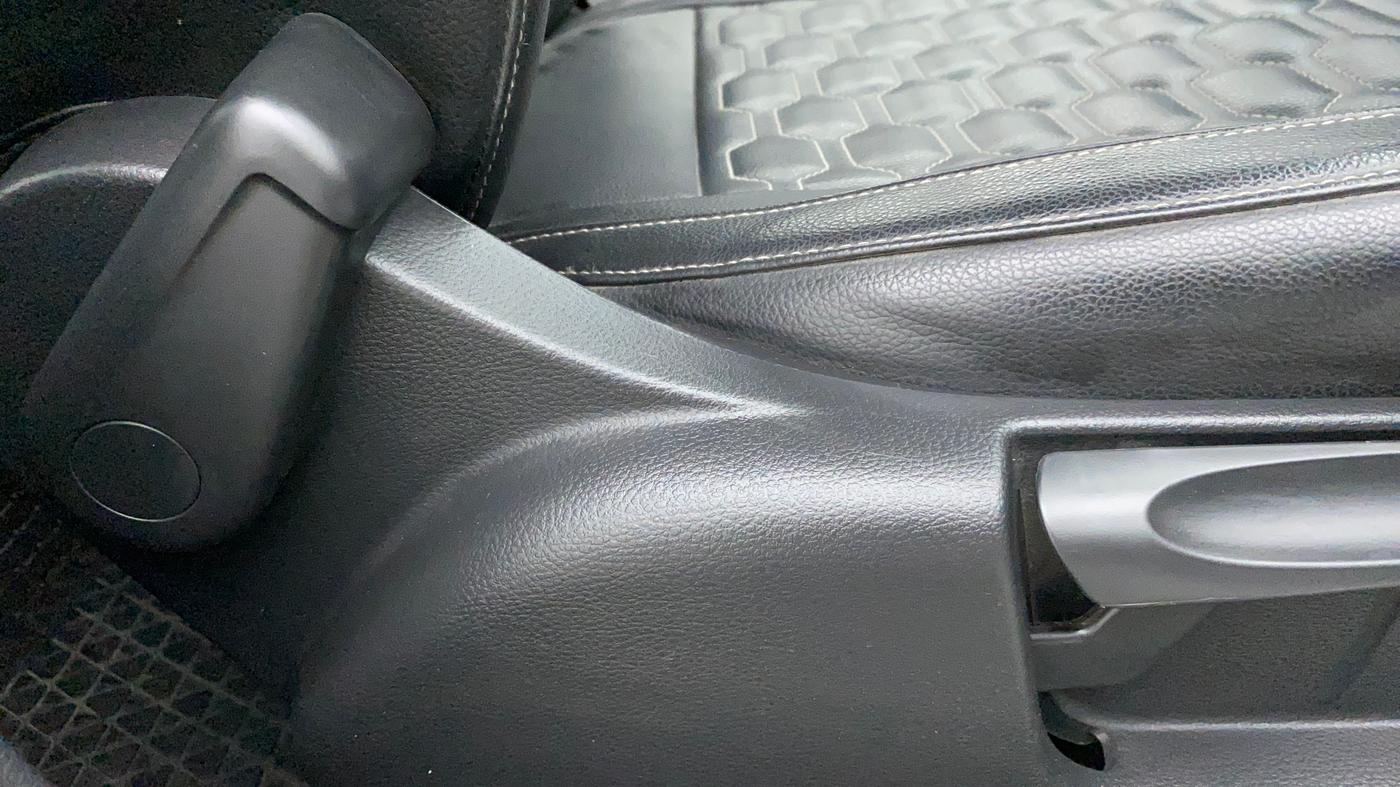 2018 Volkswagen Ameo COMFORTLINE 1.0L, Petrol, Manual, 47,592 km, Driver Side Adjustment Panel
