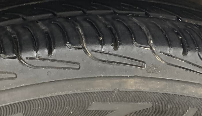 2013 Maruti Swift Dzire VXI, Petrol, Manual, 1,04,105 km, Right Front Tyre Tread