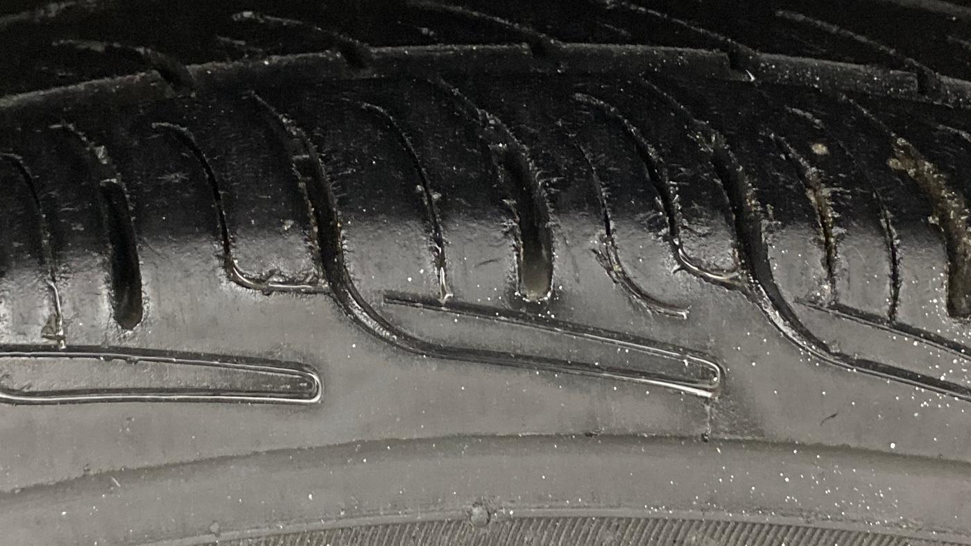 2013 Maruti Swift Dzire VXI, Petrol, Manual, 1,04,105 km, Left Rear Tyre Tread