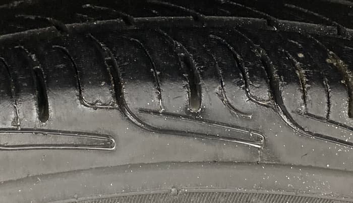 2013 Maruti Swift Dzire VXI, Petrol, Manual, 1,04,105 km, Left Rear Tyre Tread