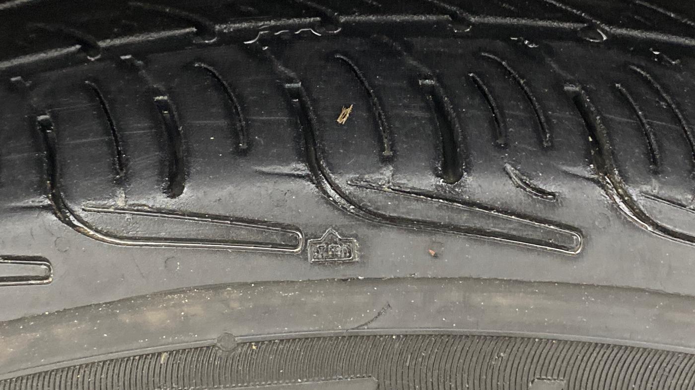 2013 Maruti Swift Dzire VXI, Petrol, Manual, 1,04,105 km, Left Front Tyre Tread