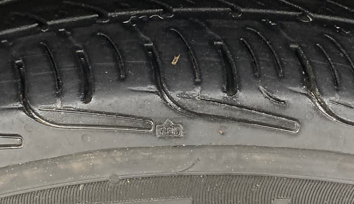2013 Maruti Swift Dzire VXI, Petrol, Manual, 1,04,105 km, Left Front Tyre Tread