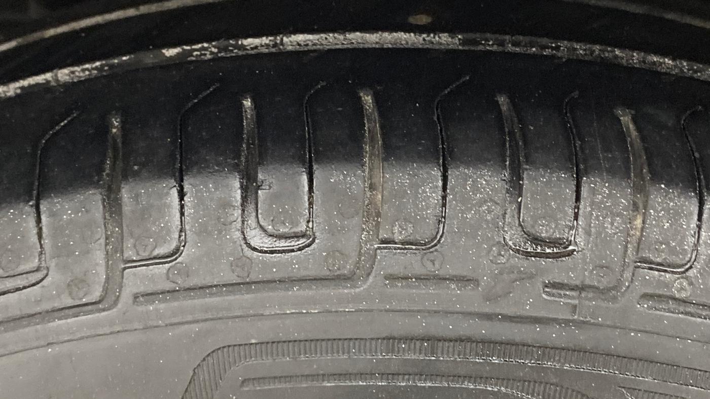 2013 Maruti Swift Dzire VXI, Petrol, Manual, 1,04,105 km, Right Rear Tyre Tread