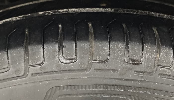2013 Maruti Swift Dzire VXI, Petrol, Manual, 1,04,105 km, Right Rear Tyre Tread