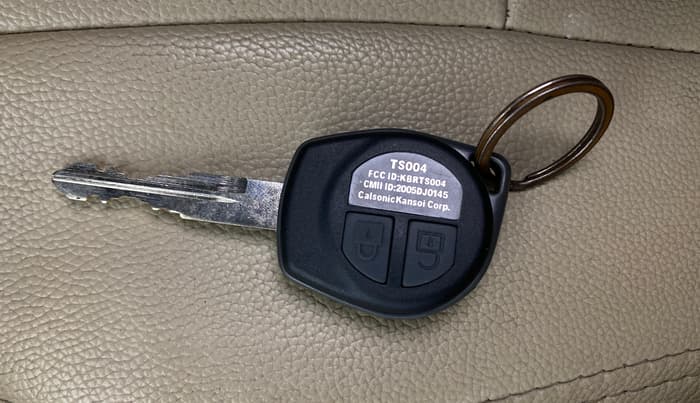 2013 Maruti Swift Dzire VXI, Petrol, Manual, 1,04,105 km, Key Close Up