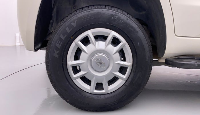2016 Mahindra TUV300 T6+ AT, Diesel, Automatic, 74,907 km, Right Rear Wheel