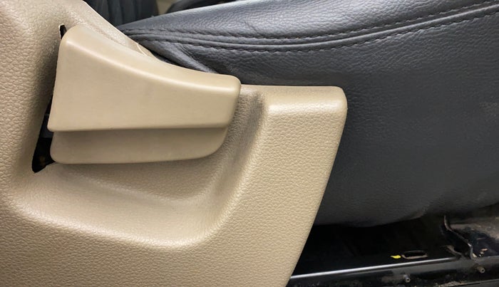 2016 Mahindra TUV300 T6+ AT, Diesel, Automatic, 74,907 km, Driver Side Adjustment Panel