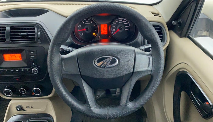 2016 Mahindra TUV300 T6+ AT, Diesel, Automatic, 74,907 km, Steering Wheel Close Up