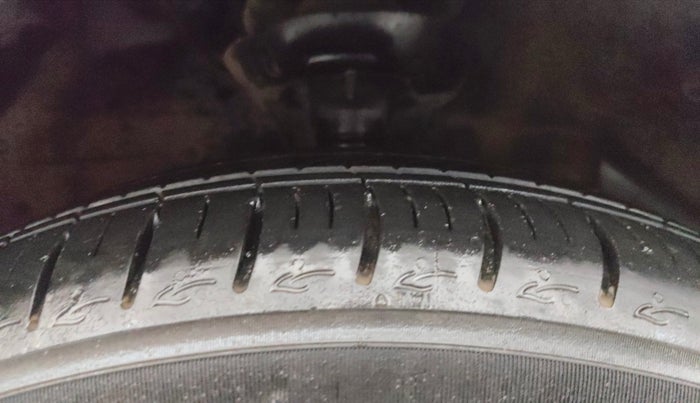 2021 Hyundai GRAND I10 NIOS ASTA AMT 1.2 KAPPA VTVT, Petrol, Automatic, 81,928 km, Right Front Tyre Tread