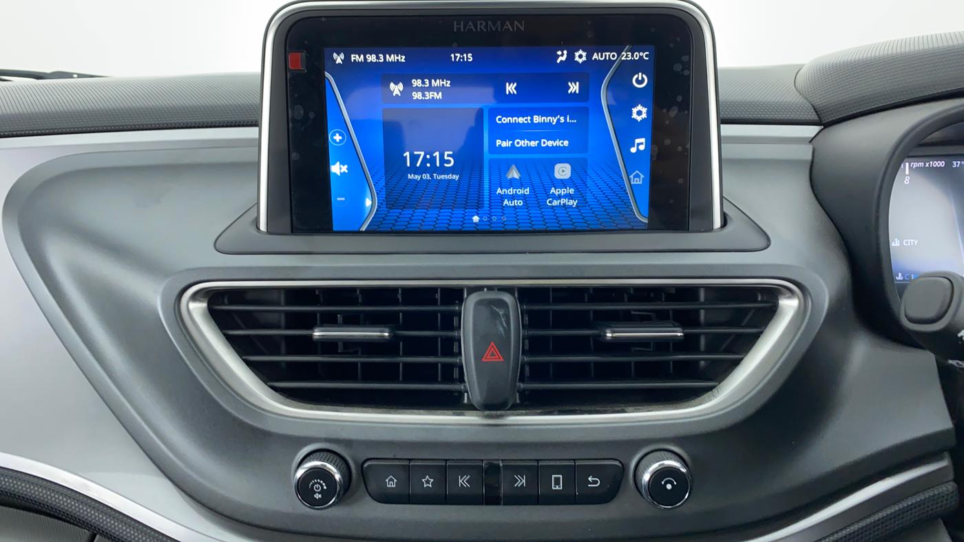 2020 Tata ALTROZ XZ 1.2, Petrol, Manual, 10,789 km, Infotainment System