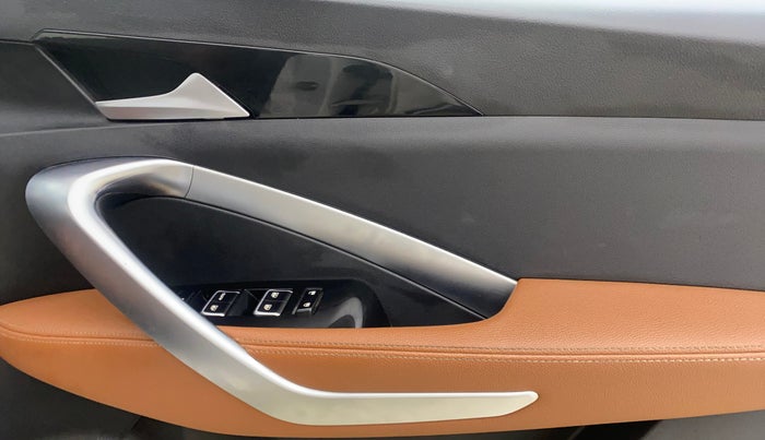 2021 MG HECTOR PLUS SHARP 1.5 PETROL TURBO DCT 6-STR, Petrol, Automatic, 62,486 km, Driver Side Door Panels Control