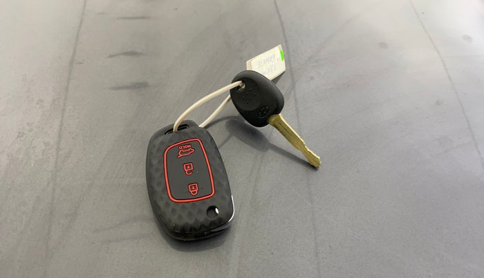 2022 Hyundai VENUE SX 1.0 TURBO IMT, Petrol, Manual, 31,846 km, Key Close Up