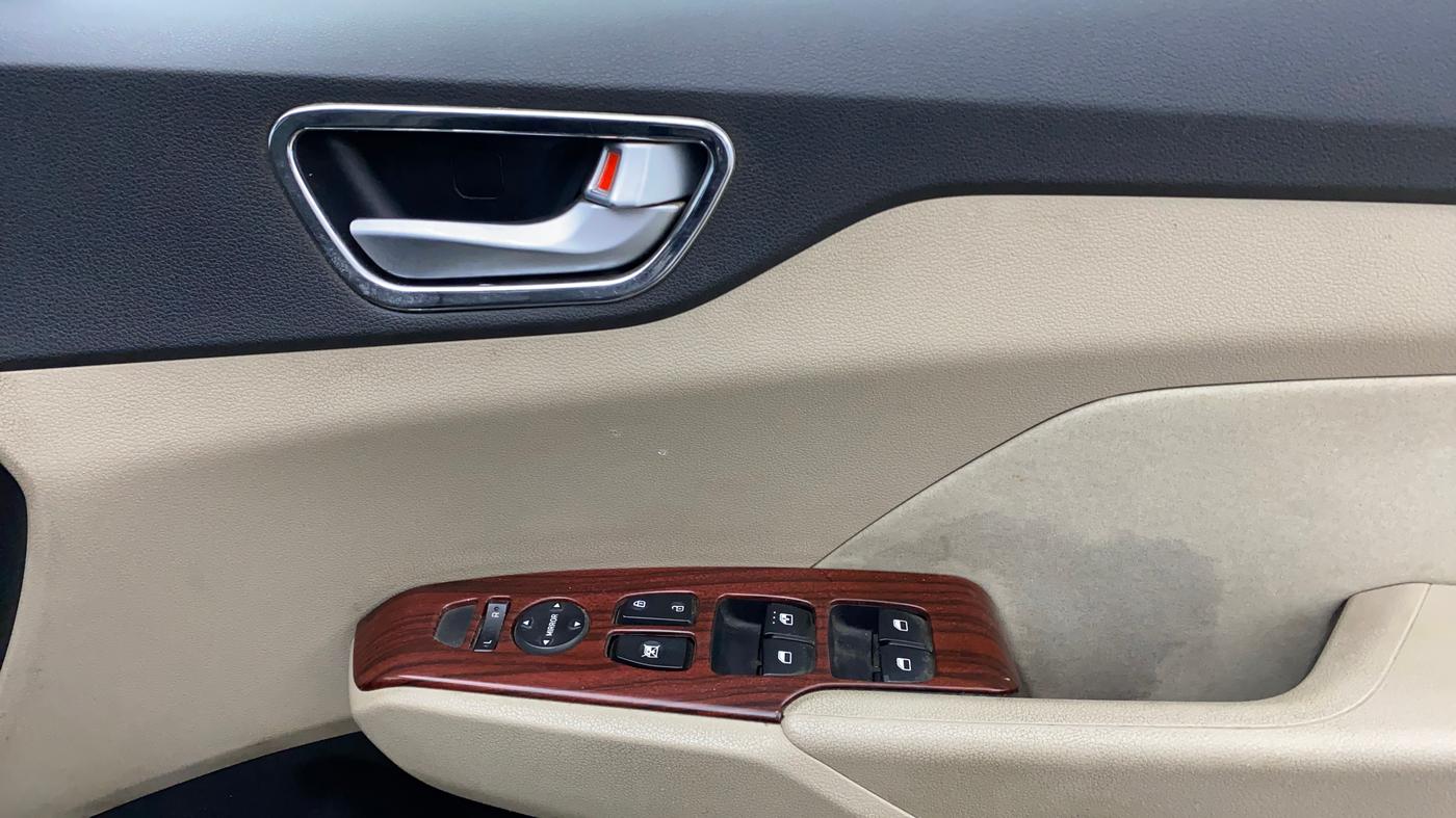 2019 Hyundai Verna 1.4 EX PETROL, Petrol, Manual, 73,775 km, Driver Side Door Panels Control