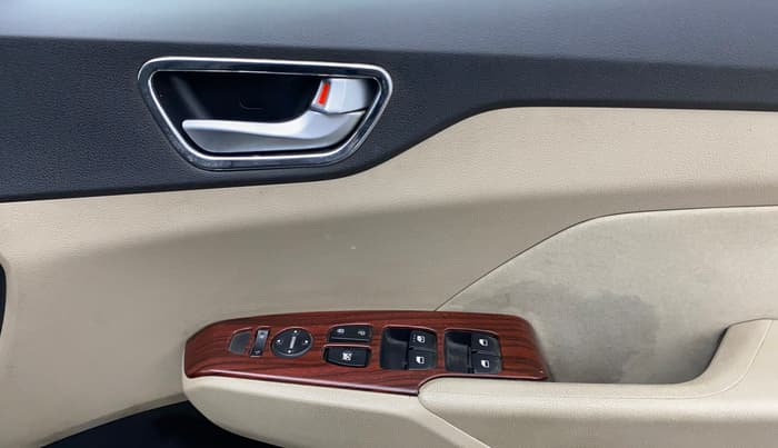 2019 Hyundai Verna 1.4 EX PETROL, Petrol, Manual, 73,775 km, Driver Side Door Panels Control