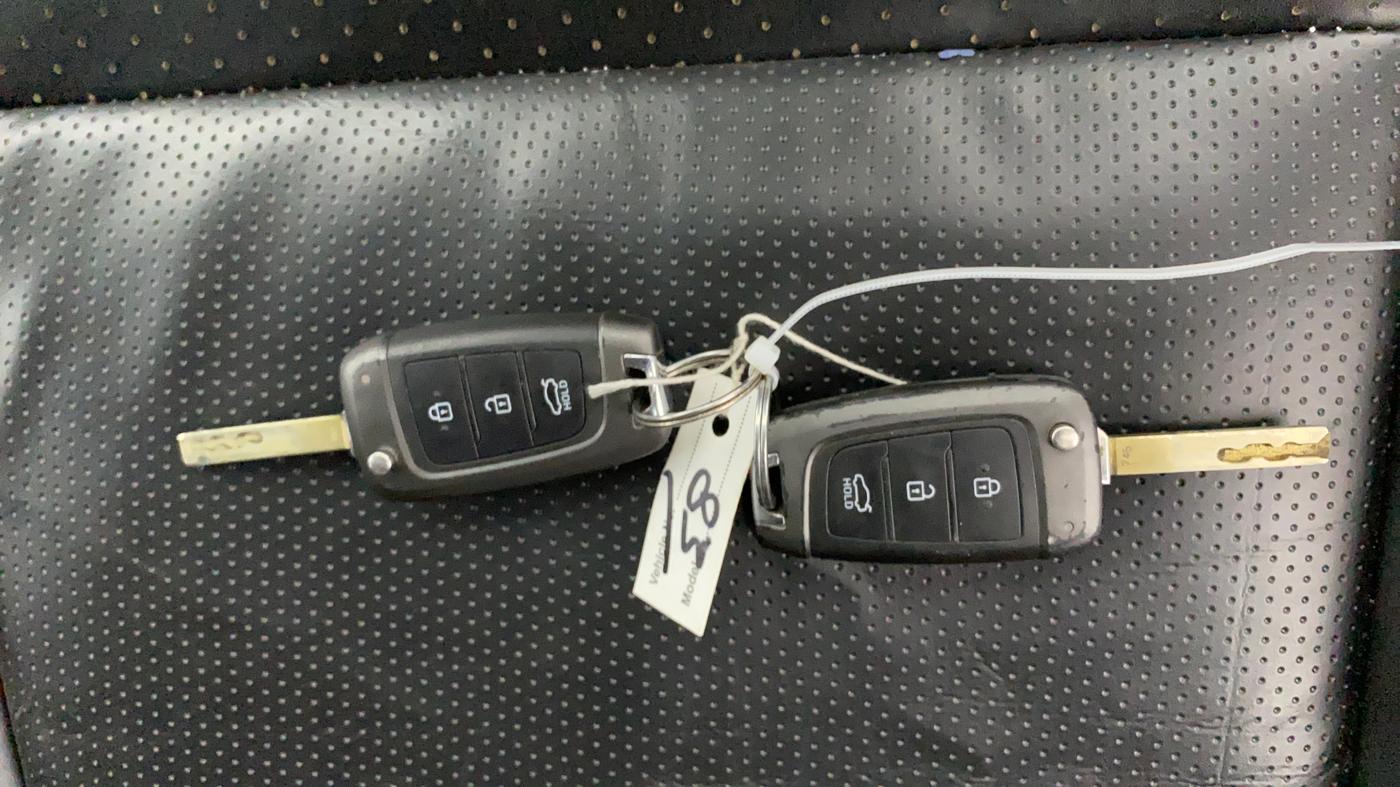 2019 Hyundai Verna 1.4 EX PETROL, Petrol, Manual, 73,775 km, Key Close Up