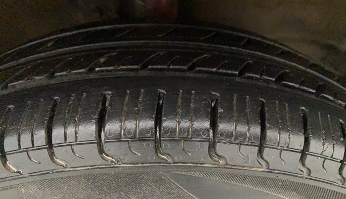 2014 Maruti Wagon R 1.0 LXI CNG, CNG, Manual, 55,726 km, Right Front Tyre Tread