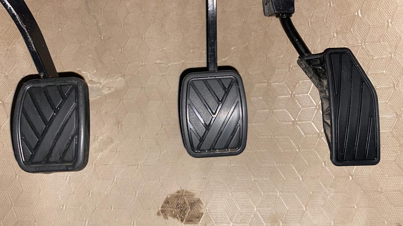 2025 Maruti Swift VXi, Petrol, Manual, 28,750 km, Pedals