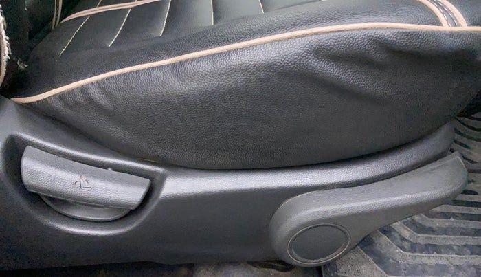 2017 Hyundai Xcent SX 1.2, Petrol, Manual, 1,10,011 km, Driver Side Adjustment Panel