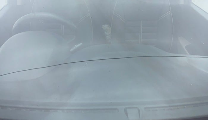 2017 Hyundai Xcent SX 1.2, Petrol, Manual, 1,10,011 km, Front windshield - Minor spot on windshield