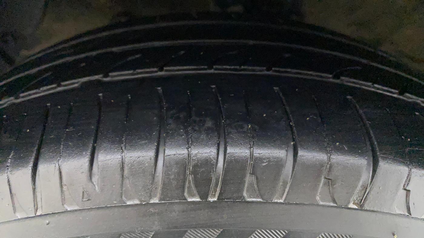 2017 Hyundai Xcent SX 1.2, Petrol, Manual, 1,10,011 km, Left Front Tyre Tread