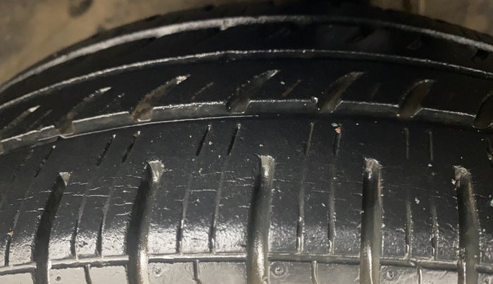 2018 Hyundai Eon ERA +, Petrol, Manual, 41,657 km, Right Front Tyre Tread