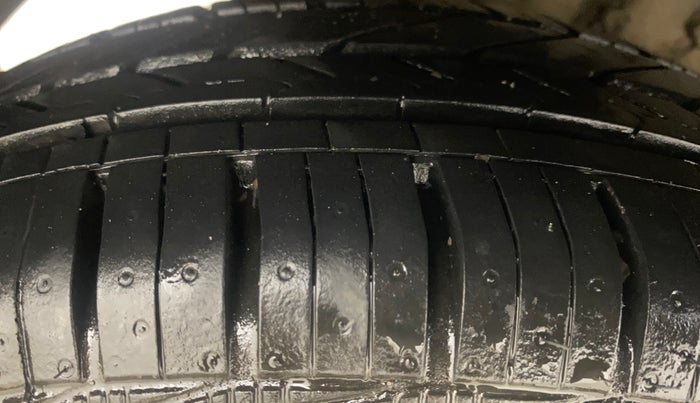 2018 Hyundai Eon ERA +, Petrol, Manual, 41,657 km, Right Rear Tyre Tread