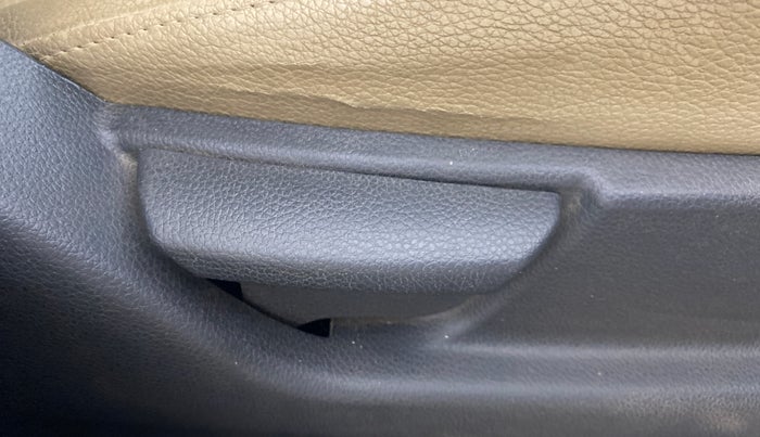 2018 Hyundai Eon ERA +, Petrol, Manual, 41,657 km, Driver Side Adjustment Panel