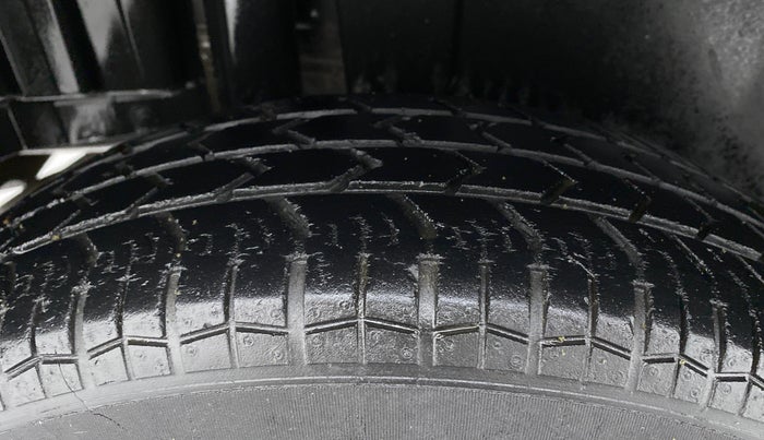 2017 Maruti Swift VXI, Petrol, Manual, 67,841 km, Right Rear Tyre Tread