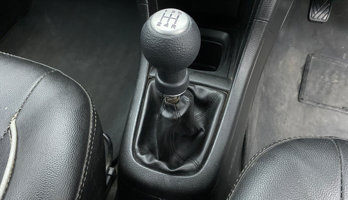 2017 Maruti Swift VXI, Petrol, Manual, 67,841 km, Gear lever - Boot cover slightly torn