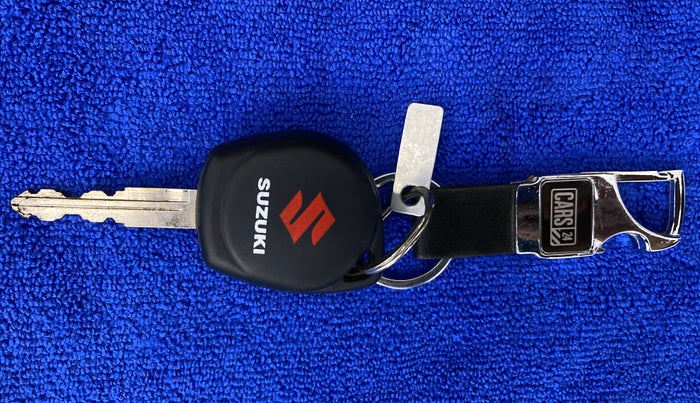 2017 Maruti Swift VXI, Petrol, Manual, 67,841 km, Key Close Up