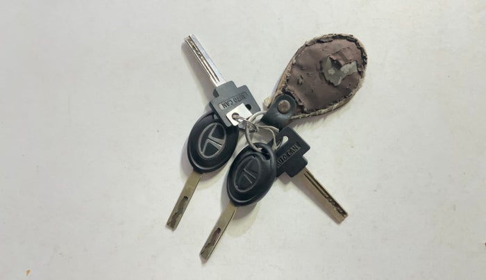 2022 Tata PUNCH PURE MT, CNG, Manual, 72,243 km, Key Close Up