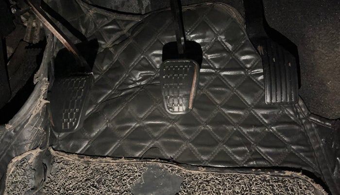 2022 Tata PUNCH PURE MT, CNG, Manual, 72,243 km, Pedals