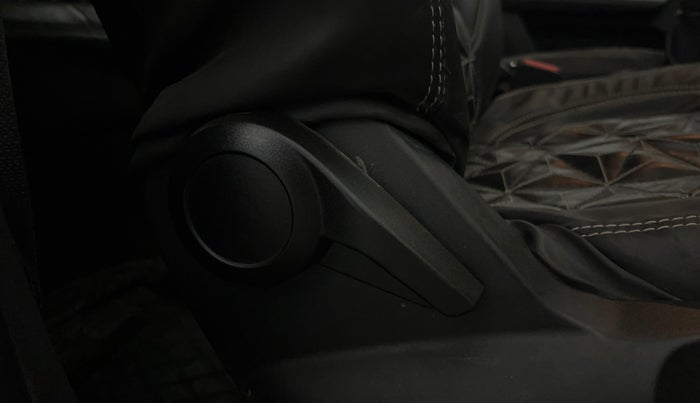 2022 Tata PUNCH PURE MT, CNG, Manual, 72,243 km, Driver Side Adjustment Panel