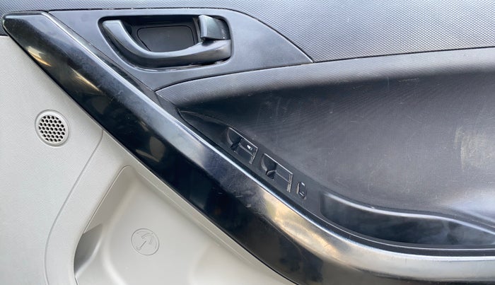 2019 Tata NEXON XM PETROL, Petrol, Manual, 97,966 km, Driver Side Door Panels Control