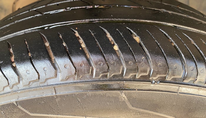 2019 Tata NEXON XM PETROL, Petrol, Manual, 97,966 km, Left Front Tyre Tread
